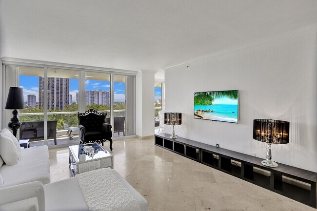 Foto del edificio - 7000 Island Blvd