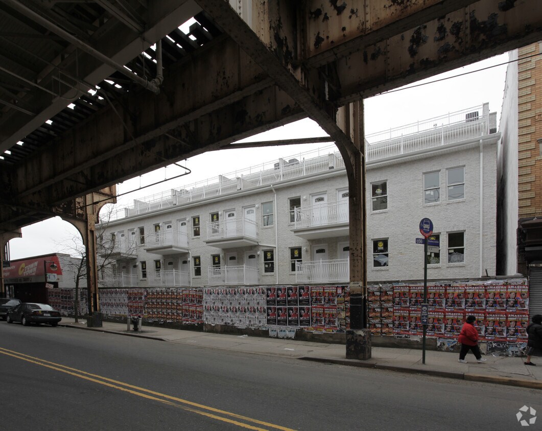 Primary Photo - 75-09 Jamaica Ave