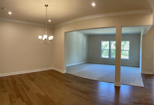 Building Photo - 207 Heathbrook Ln