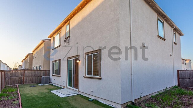 Building Photo - 3500 Nuestra Ave