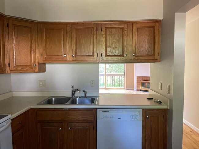 Foto del edificio - 2 Bed/1.5 Bath Condo Close to UIHC!