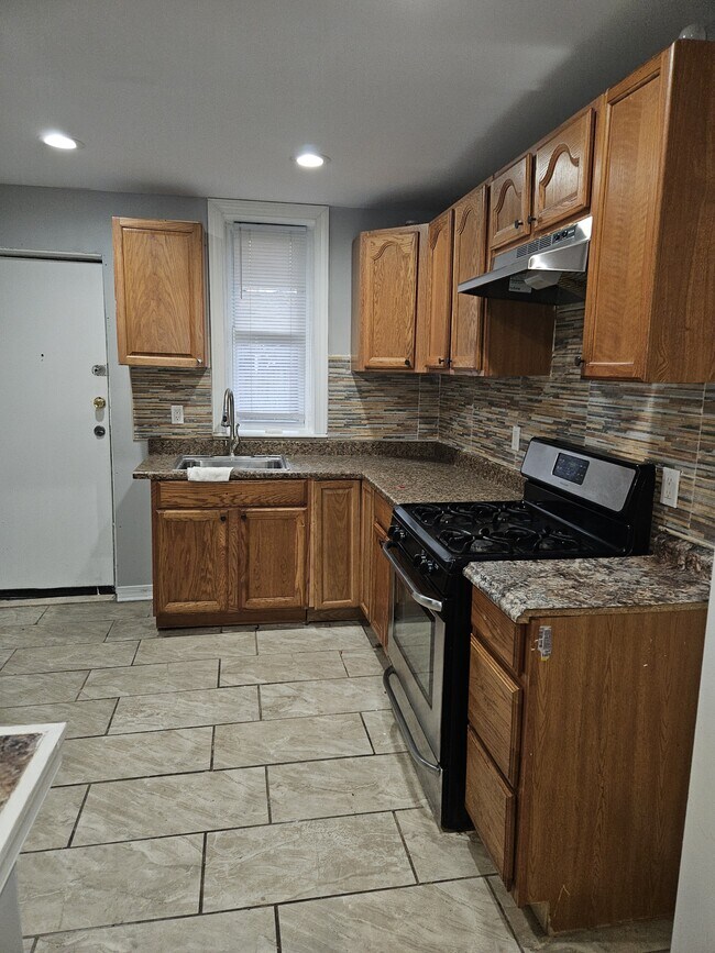 Foto del edificio - 1528 W Oakdale St