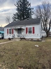 Building Photo - 728 Baxter St