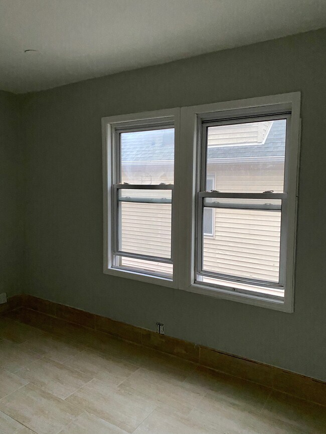 Foto del edificio - 2529 E 13th St