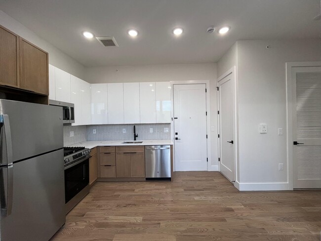 Building Photo - 42 Lembeck Ave