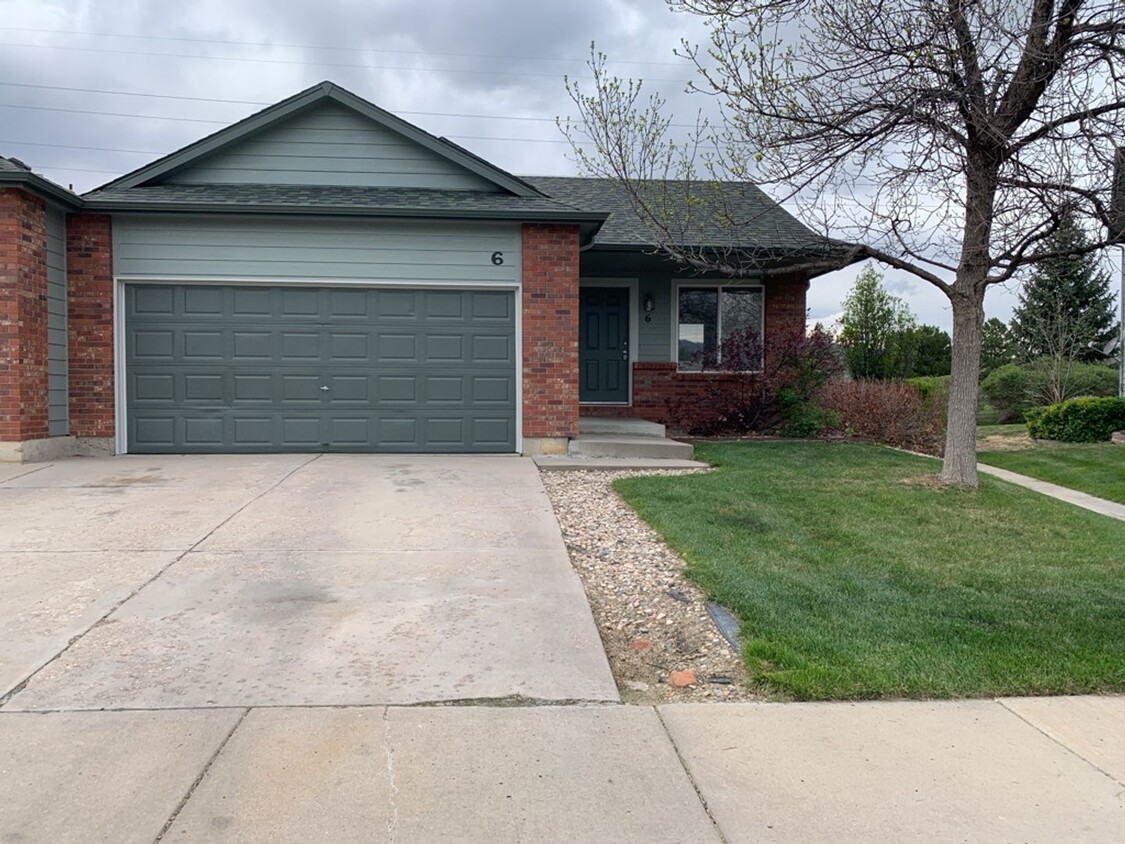 Primary Photo - STUDENTS WELCOME! 3 Bed, 2 Bath Duplex in ...