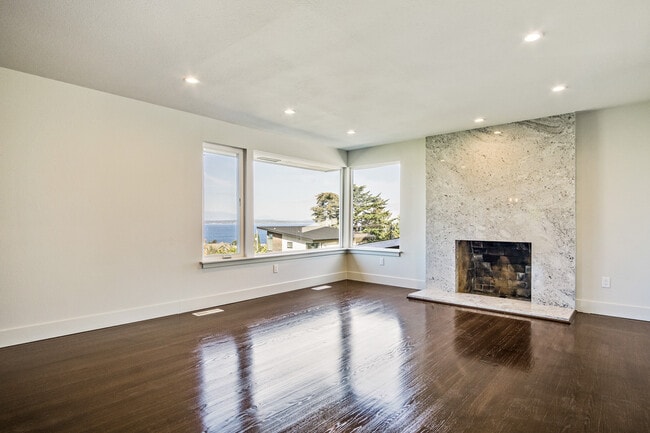 Foto del edificio - 3215 56th Ave SW