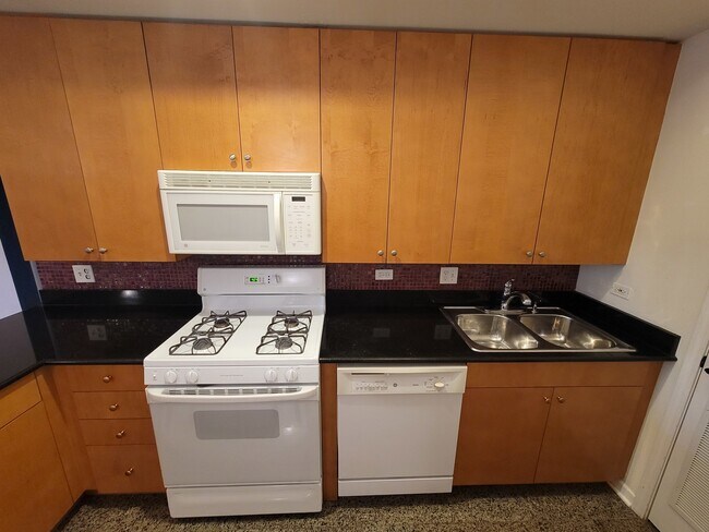 Foto del edificio - 4625 W Lawrence Ave