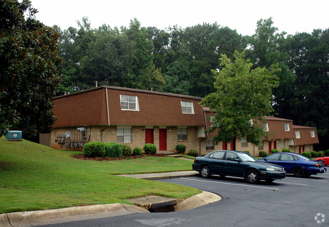 Building Photo - Clarkston Oaks Apartments