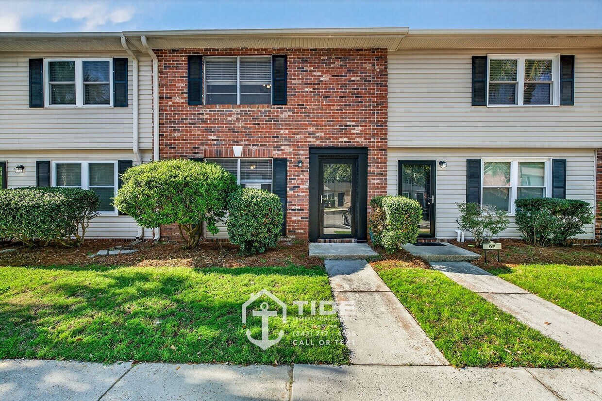 Comfortable Living Near Greenway Access - Comfortable Living Near Greenway Access