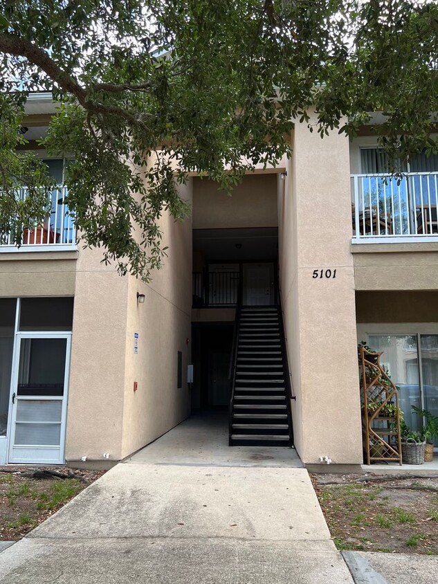 Primary Photo - All tiled 3/2 2nd floor condo for rent in ...