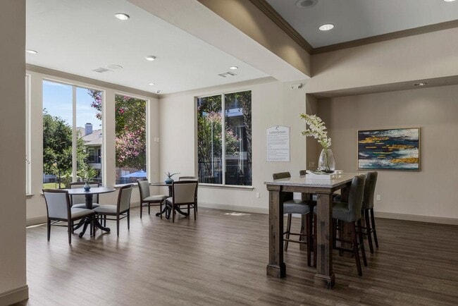 Building Photo - Renaissance at North Bend