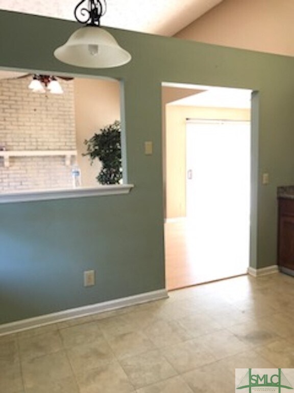 Foto del edificio - 348 Sterling Creek Dr