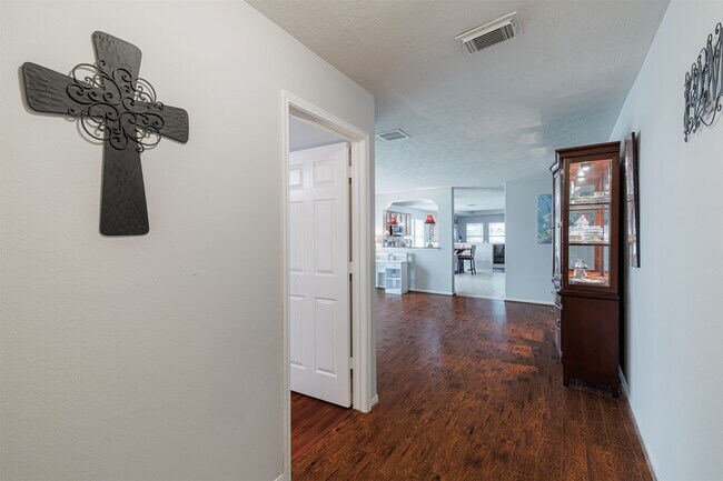 Foto del edificio - 24435 Cornell Park Ln