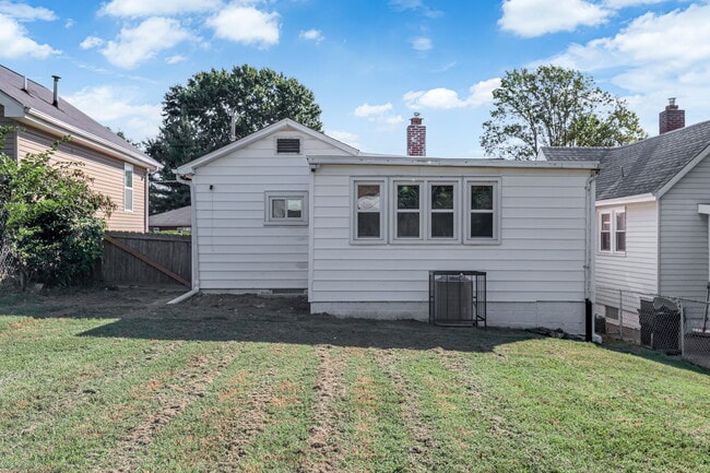 Building Photo - 9919 Clyde Ave