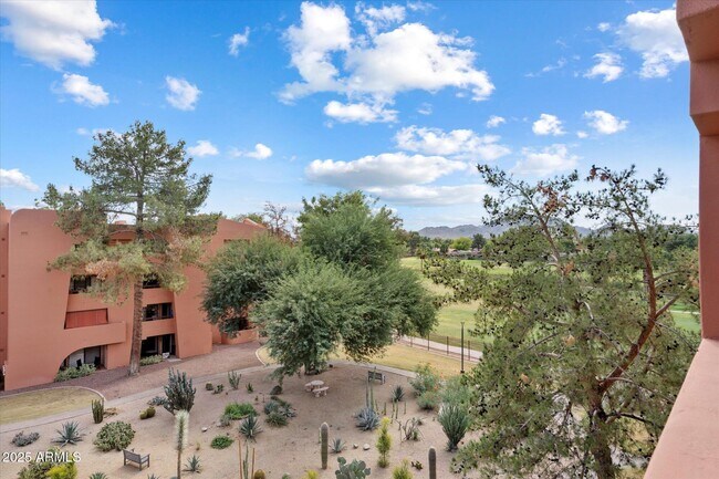 Foto del edificio - 4303 E Cactus Rd