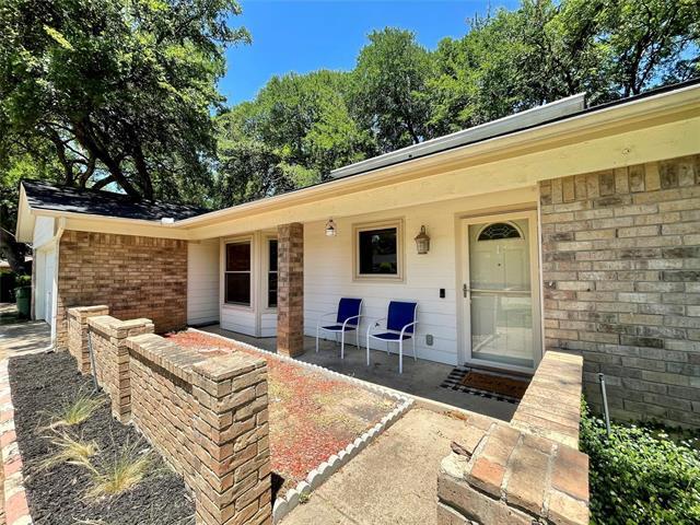 Building Photo - 2711 Sibley Dr