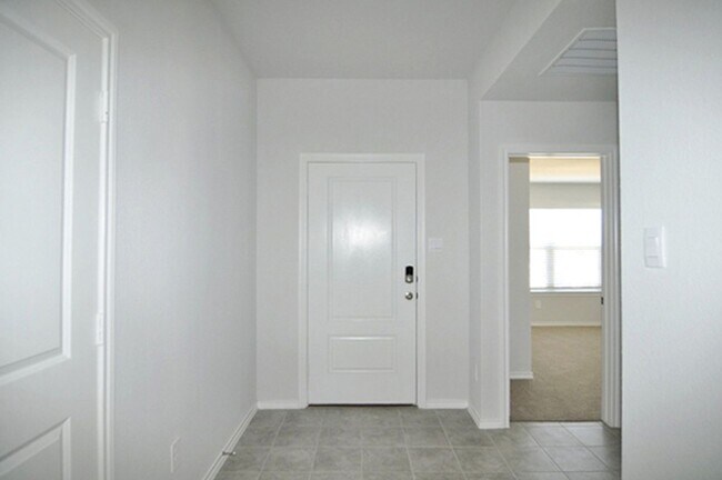 Foto del edificio - VIEW NOW - COMING SOON - Newer Construction 4 Bedroom Home in North Fort Worth – EMS-ISD