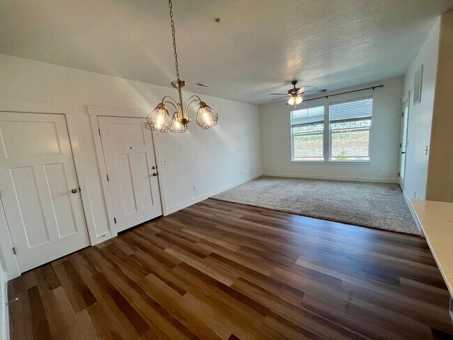 Foto del edificio - Lovely Condo Located In Saratoga Springs, UT