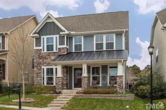 Building Photo - 2057 Aventon Ln