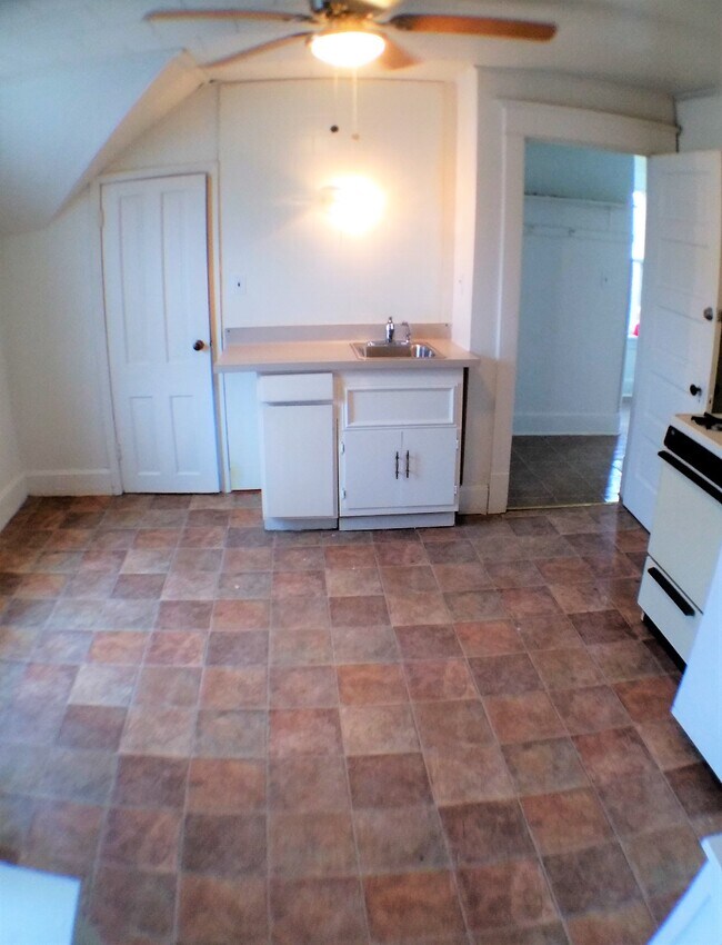 Foto del edificio - Cozy Racine upper 2br unit