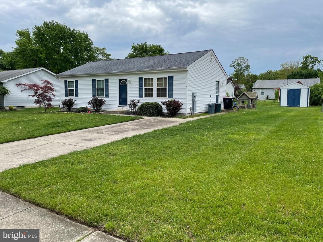 17 Danbury Dr, Sicklerville, NJ 08081 House Rental in Sicklerville, NJ