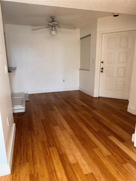 Photo - 15525 Miami Lakeway N Apartment