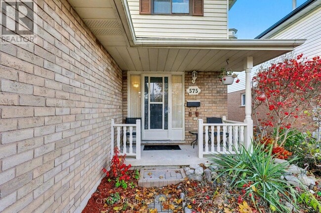 Building Photo - 575 Springbank Ave