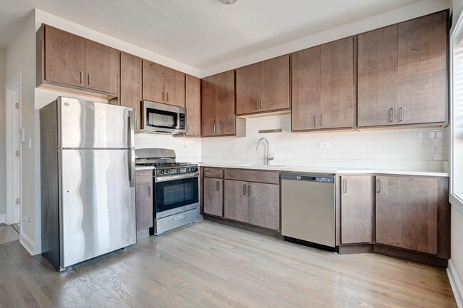 Building Photo - 3405 W Fullerton Ave