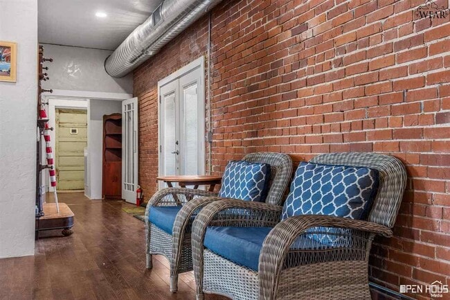 Building Photo - 101 N Waggoner St