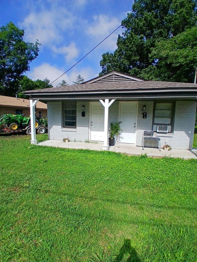 Building Photo - Delightful 2 bedroom 1 bath duplex - Open ...