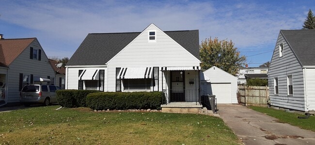 Building Photo - 2048 Oakland Pky