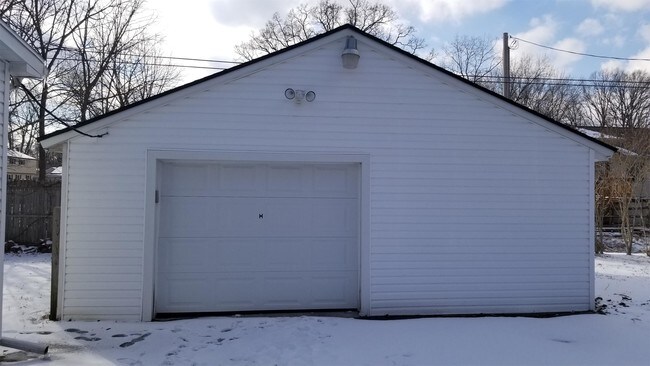 Building Photo - 5953 Meade Rd