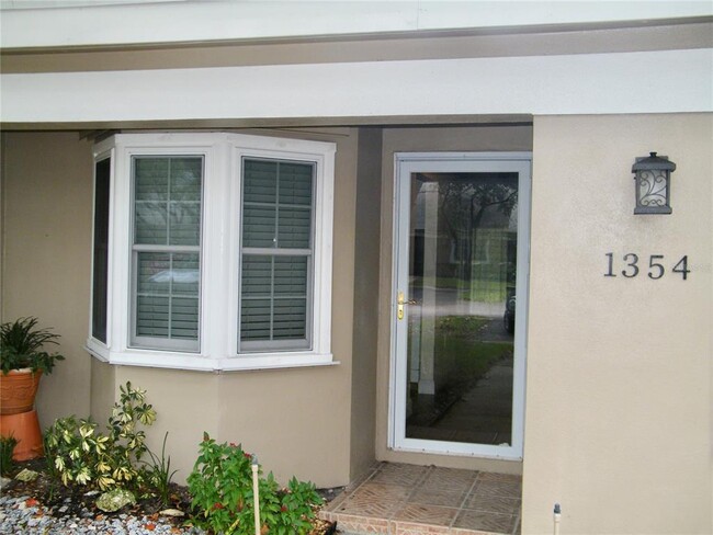 Foto del edificio - 1354 Cadhay Ct