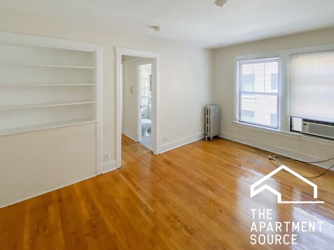 Building Photo - 516 W Cornelia Ave