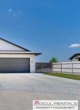 Building Photo - 592 E Martens Ct