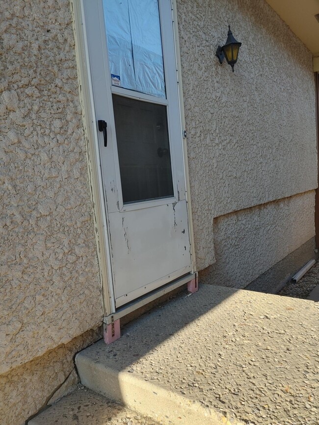 Building Photo - 886 Greencrest Ave
