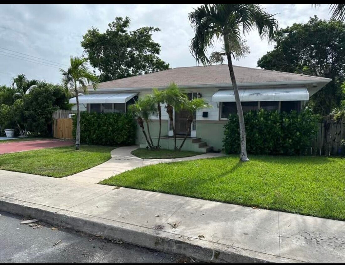 Foto principal - 727 S M St