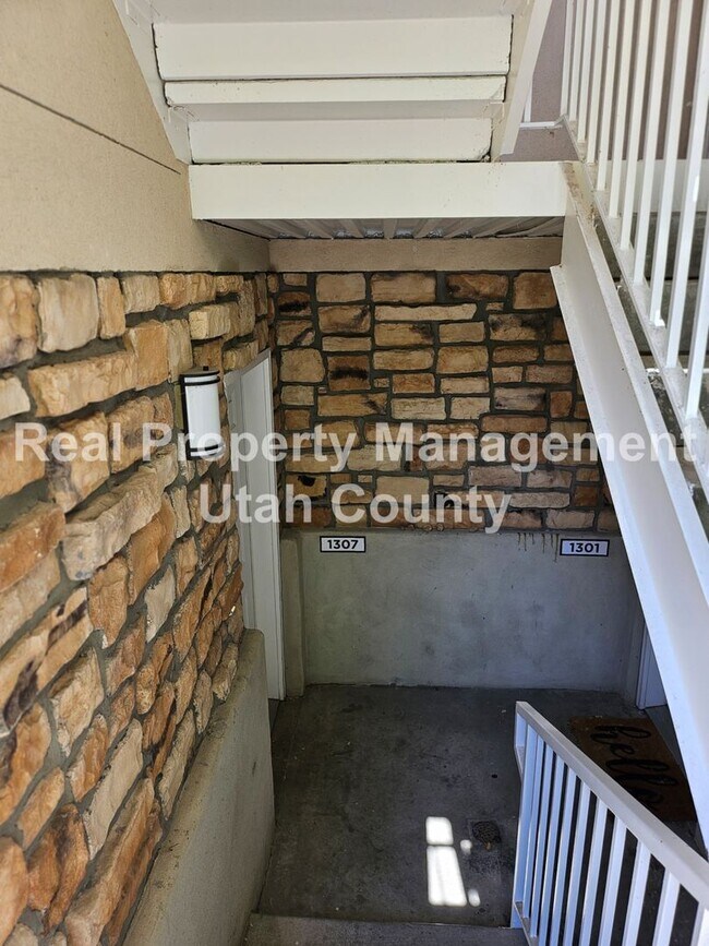 Building Photo - Orem Condo 2 Bedroom 2 Bathroom