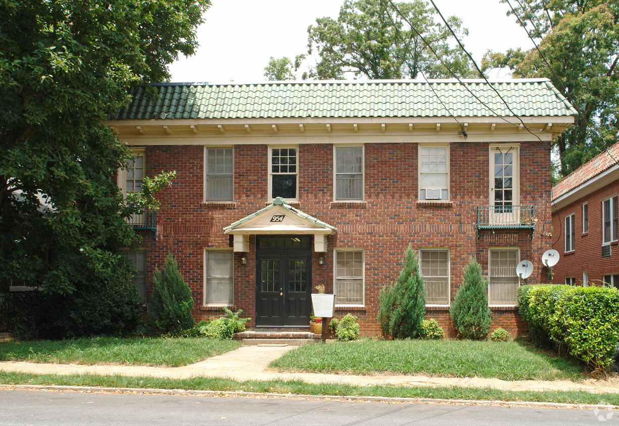 Primary Photo - Greenwood Avenue Apartments