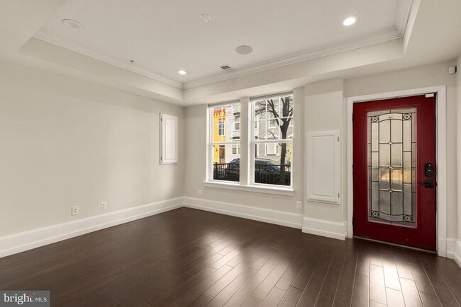Building Photo - 1609 Levis St NE