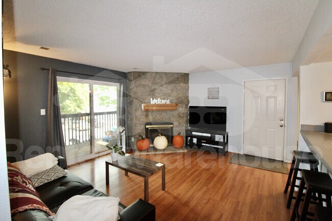 Foto del edificio - 6388 Oak Ct