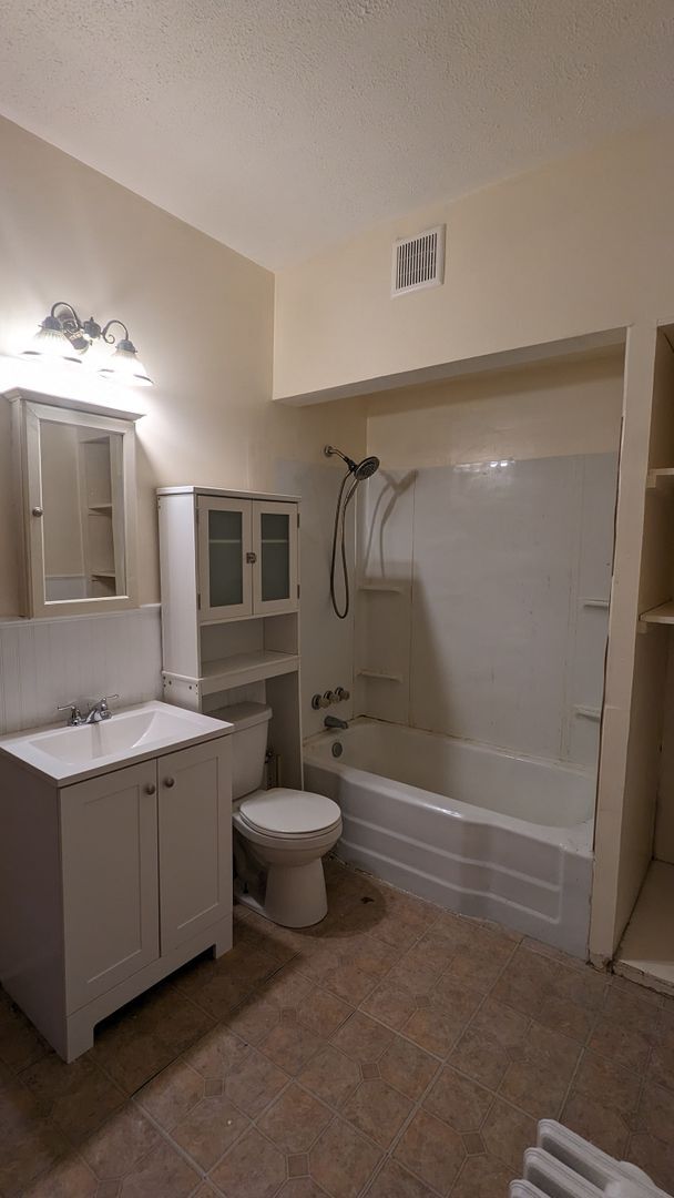 Foto del edificio - 3801 Mapledale Ave