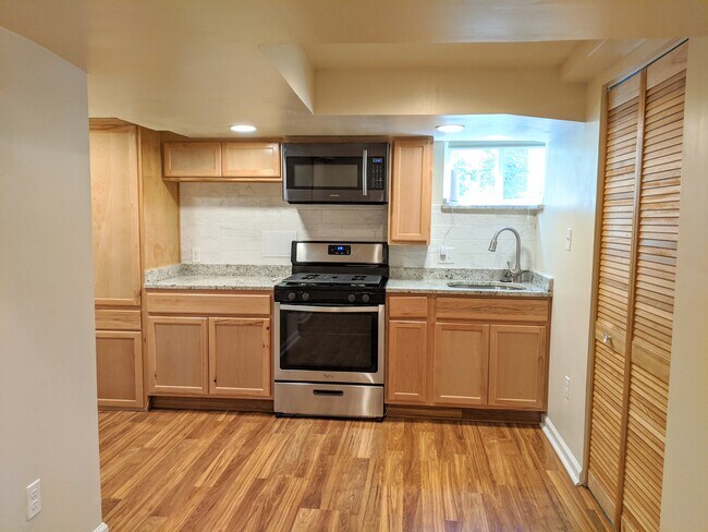 Foto del edificio - 1210 Crittenden St NE