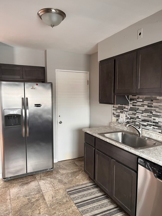 Building Photo - 7445 Saleen Ct