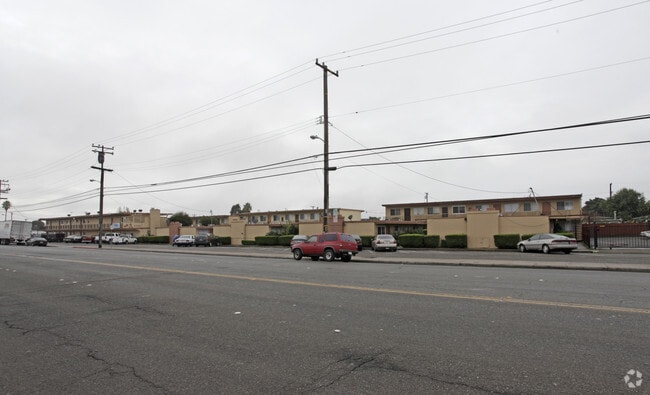 Building Photo - Doolittle Apartments