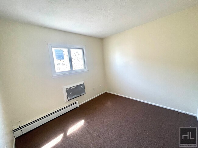 Building Photo - 3 Bedroom 1 Bath - LINDEN BOULEVARD