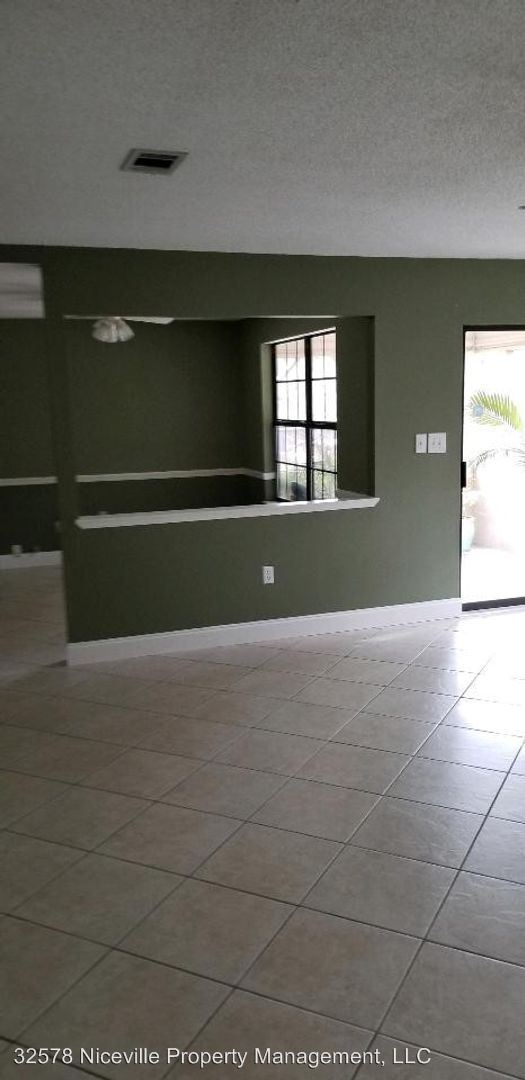 Building Photo - 3 br, 2 bath House - 922 Ridgewood Way