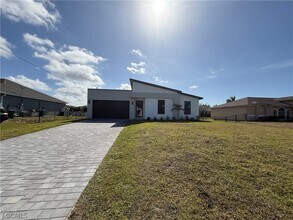 Building Photo - 1409 NW 21st Ct