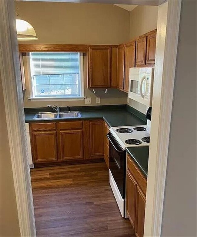 Building Photo - New upgraded